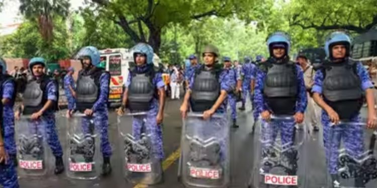 নিৰ্ভয়ে কৰ্তব্য পালন কৰক, সকলো দায়িত্ব মোৰ: নিট প্ৰতিবাদকাৰীৰ ওপৰত পেলেট গান চালনাৰ পিছত আৰ এ এফ জোৱানক সমৰ্থন চি আৰ পি এফৰ ডি জিৰ