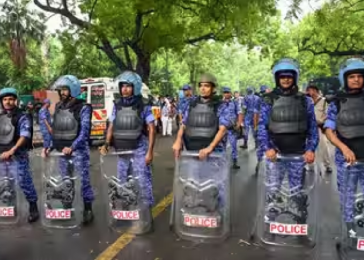 নিৰ্ভয়ে কৰ্তব্য পালন কৰক, সকলো দায়িত্ব মোৰ: নিট প্ৰতিবাদকাৰীৰ ওপৰত পেলেট গান চালনাৰ পিছত আৰ এ এফ জোৱানক সমৰ্থন চি আৰ পি এফৰ ডি জিৰ