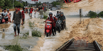 ৰাজ্যত ভয়াৱহ বান! শিৱসাগৰত দিখৌ নদীৰ সৰ্বোচ্চ বানৰ স্তৰ অতিক্ৰম, বিপদসীমাৰ ওপৰত ব্ৰহ্মপুত্ৰসহ কেইবাখনো নৈ