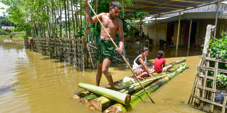 ৭ টা দিনৰ পাছতো বানাক্ৰান্তক উদ্ধাৰত চৰম ব্যৰ্থ হিমন্ত চৰকাৰ : ৫০% শতাংশ বানাক্ৰান্তই পোৱা নাই চৰকাৰী সাহায্যৰ এটাও টোপোলা