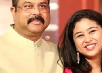 বিদেশত পঢ়া-শুনাক লৈ ট্ৰোলিং! সামাজিক মাধ্যমৰ পৰা পলাই পত্ৰং দিলে ধৰ্মেন্দ্ৰ প্ৰধানৰ কন্যাই