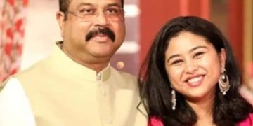 বিদেশত পঢ়া-শুনাক লৈ ট্ৰোলিং! সামাজিক মাধ্যমৰ পৰা পলাই পত্ৰং দিলে ধৰ্মেন্দ্ৰ প্ৰধানৰ কন্যাই