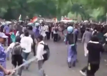 ১৬৩ ধাৰা উপেক্ষা কৰিয়েই সংসদলৈ যাত্ৰা চিজেপিৰ; সমদলক বাধা দিবলৈ বেৰিকেড, আৰক্ষীৰ লাঠিচালনা