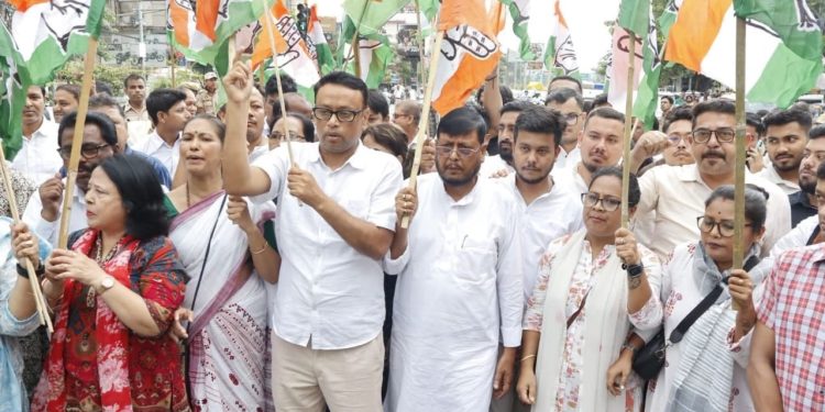 ‘নীট’ কেলেংকাৰী: কেন্দ্ৰীয় শিক্ষামন্ত্ৰীৰ পদত্যাগ বিচাৰি ৰাজীৱ ভৱনৰ পৰা প্ৰদেশ কংগ্ৰেছৰ প্ৰতিবাদী সমদল