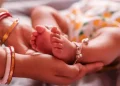 ৫২ বছৰৰ অপেক্ষাৰ অন্ত, পৰিয়াললৈ আহিল কন্যাসন্তান! খবৰ শুনি হাস্পতালত আৱেগিক হৈ পৰিল পৰিয়ালৰ লোক