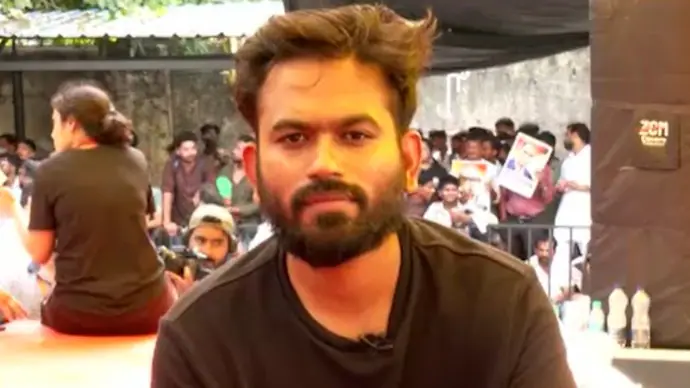 টাইফয়ডত আক্ৰান্ত অভিজিৎ দিপকে : চিকিৎসালয়ৰ বিচনাৰ পৰাই আন্দোলন অব্যাহত ৰখাৰ হুংকাৰ চিজেপি প্ৰধানৰ