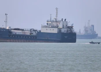 হৰমুজ প্ৰণালীত মিছাইল আক্ৰমণ, জুই লাগিল ইউ এ ইৰ তেল টেংকাৰত; নিহত ভাৰতীয় নাৱিক