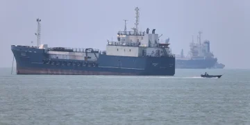 হৰমুজ প্ৰণালীত মিছাইল আক্ৰমণ, জুই লাগিল ইউ এ ইৰ তেল টেংকাৰত; নিহত ভাৰতীয় নাৱিক
