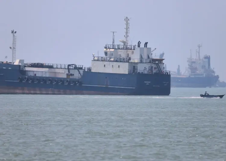 হৰমুজ প্ৰণালীত মিছাইল আক্ৰমণ, জুই লাগিল ইউ এ ইৰ তেল টেংকাৰত; নিহত ভাৰতীয় নাৱিক