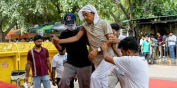 ২ দিনৰ ভিতৰত মৃত্যু হ’ব পাৰে! সমাজকৰ্মী সোণম ৱাংচুকক ‘বলপূৰ্বক খাদ্য’ খুৱাবলৈ দিল্লী উচ্চ ন্যায়ালয়ত আবেদন