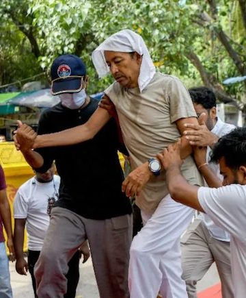 ২ দিনৰ ভিতৰত মৃত্যু হ’ব পাৰে! সমাজকৰ্মী সোণম ৱাংচুকক ‘বলপূৰ্বক খাদ্য’ খুৱাবলৈ দিল্লী উচ্চ ন্যায়ালয়ত আবেদন