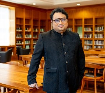 প্ৰকাশ পালে আৰুণি কাশ্যপৰ নতুন উপন্যাস ‘হাউ টু ডেট এ ফেনেটিক’