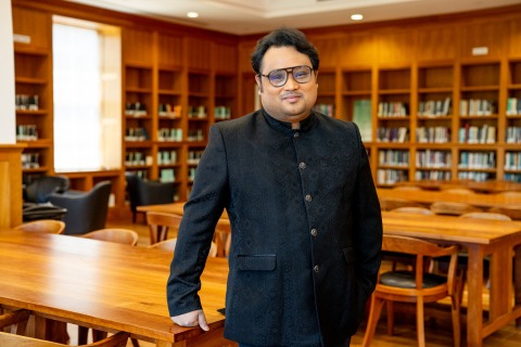 প্ৰকাশ পালে আৰুণি কাশ্যপৰ নতুন উপন্যাস ‘হাউ টু ডেট এ ফেনেটিক’