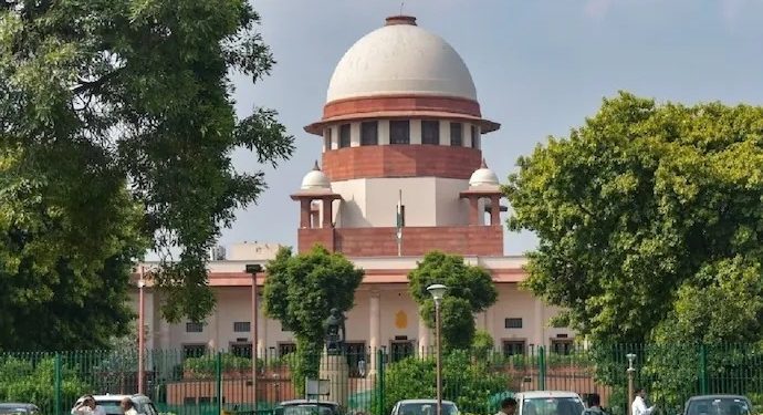 “আপোনাৰ নামৰ আগত ডাক্তৰ লিখাৰ কোনো অধিকাৰ নাই”: ৪ বছৰীয়া ধৰ্ষিতা শিশুক চিকিৎসা নিদিয়াৰ গোচৰত উচ্চতম ন্যায়ালয়ৰ কঠোৰ সকিয়নী
