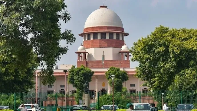 “আপোনাৰ নামৰ আগত ডাক্তৰ লিখাৰ কোনো অধিকাৰ নাই”: ৪ বছৰীয়া ধৰ্ষিতা শিশুক চিকিৎসা নিদিয়াৰ গোচৰত উচ্চতম ন্যায়ালয়ৰ কঠোৰ সকিয়নী
