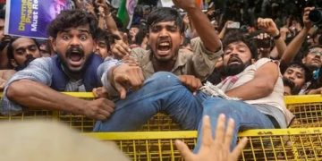 দিল্লীত ককৰোচ জনতা পাৰ্টিৰ উত্তাল প্ৰতিবাদ, হিংসাত অভিযুক্তৰ পাছপৰ্ট বাতিলৰ সম্ভাৱনা