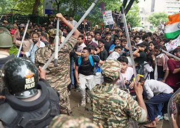 ছাত্ৰ-ছাত্ৰী আৰু শিক্ষকসকলক যন্তৰ মন্তৰত চলি থকা প্ৰতিবাদৰ পৰা আঁতৰি থাকিবলৈ পৰামৰ্শ দিল্লী বিশ্ববিদ্যালয়ৰ