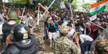 ছাত্ৰ-ছাত্ৰী আৰু শিক্ষকসকলক যন্তৰ মন্তৰত চলি থকা প্ৰতিবাদৰ পৰা আঁতৰি থাকিবলৈ পৰামৰ্শ দিল্লী বিশ্ববিদ্যালয়ৰ