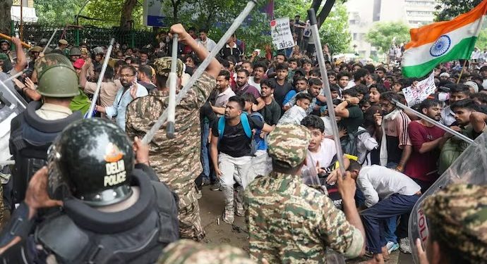 ছাত্ৰ-ছাত্ৰী আৰু শিক্ষকসকলক যন্তৰ মন্তৰত চলি থকা প্ৰতিবাদৰ পৰা আঁতৰি থাকিবলৈ পৰামৰ্শ দিল্লী বিশ্ববিদ্যালয়ৰ