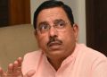 প্ৰহ্লাদ যোশীৰ হাতত শিক্ষা মন্ত্ৰালয়ৰ দায়িত্ব অৰ্পণ মোদী চৰকাৰৰ