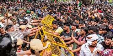 যন্তৰ মন্তৰত প্ৰতিবাদকাৰীৰ মাজত শতাধিক হত্যাকাৰী আৰু ৬১ জন ধৰ্ষণত অভিযুক্ত! পোহৰলৈ আহিল ভয়ংকৰ তথ্য