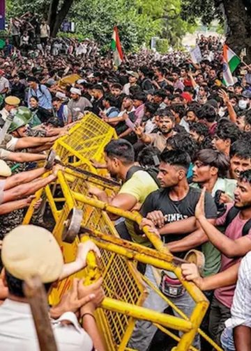 যন্তৰ মন্তৰত প্ৰতিবাদকাৰীৰ মাজত শতাধিক হত্যাকাৰী আৰু ৬১ জন ধৰ্ষণত অভিযুক্ত! পোহৰলৈ আহিল ভয়ংকৰ তথ্য