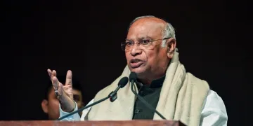 খামেনেইৰ অন্ত্যেষ্টিক্ৰিয়াত অংশ ল’বলৈ কংগ্ৰেছ সভাপতি খৰ্গে ছলমান খুৰছিদ আৰু পৱন খেৰাক ইৰানৰ বিশেষ আমন্ত্ৰণ