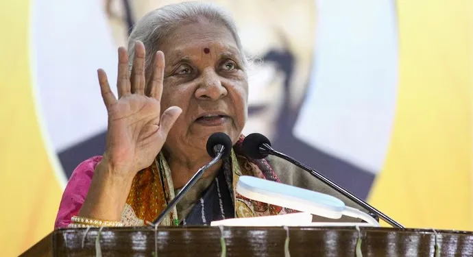 প্ৰথমে এগৰাকী নিপুণ মাতৃ হওক তাৰ পিছত আইএএছ-ৰ সপোন দেখক: উত্তৰ প্ৰদেশৰ ৰাজ্যপালৰ পৰামৰ্শ