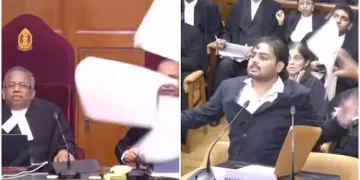 উচ্চতম ন্যায়ালয়ত উত্তপ্ত পৰিস্থিতি: ন্যায়াধীশৰ ফালে কাগজ দলিয়ালে আবেদনকাৰীয়ে, মুখ্য ন্যায়াধীশক অসভ্য আচৰণ