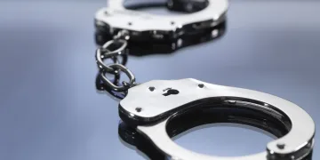চিকিৎসাধীন স্বামীৰ কেনুলাৰে টয়লেট ক্লীনাৰ সুমুৱাই হত্যা পত্নীৰ! তেলেংগানাত চাঞ্চল্যকৰ ঘটনা