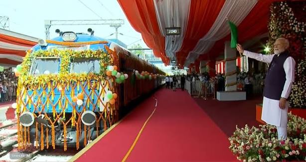 প্ৰধানমন্ত্ৰী মোডীয়ে উদ্বোধন কৰিলে দেশৰ প্ৰথমখন হাইড্ৰজেন ৰে’ল, ইয়াৰ বিশেষত্ব কি?