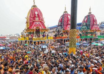 ৰথযাত্ৰাত বৃহৎ অঘটন! পুৰীত ভিৰৰ হেঁচাত পদপিষ্ট সদৃশ ঘটনা; এজনৰ মৃত্যু, ১২০ জন অসুস্থ