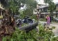 মহাৰাষ্ট্ৰত বৰষুণৰ তাণ্ডৱ, ১৬ জনৰ মৃত্যু : পুনেত ৰেড এলাৰ্ট, ভূমিস্খলনৰ বাবে ব্যাহত ৰে’ল আৰু পথ যোগাযোগ