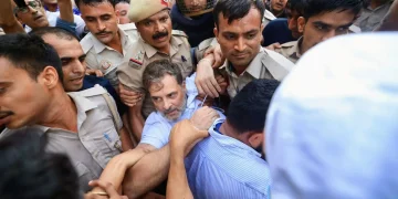 মোদী চৰকাৰৰ স্বৈৰাচাৰী ৰূপ! ছাত্ৰৰ ন্যায়ৰ দাবীত ধৰণাত বহা ৰাহুল-প্ৰিয়ংকাক গ্ৰেপ্তাৰ: হিটলাৰী শাসনৰ বিৰুদ্ধে উত্তাল ৰাজধানী