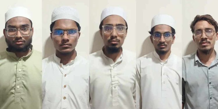 টাইম বোমাৰে ভাৰতত ভয়ংকৰ আক্ৰমণৰ পৰিকল্পনা! গুজৰাটত গ্ৰেপ্তাৰ ৫ জইছ সন্ত্ৰাসবাদী