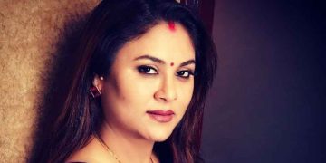  নতুন মামী অধ্যায়! স্বামী মুখ্যমন্ত্ৰী হোৱাৰ সুবাদতে পত্নী ৰিণিকি ভূঞাৰ প্ৰাইড ই’ষ্টলৈ বিজ্ঞাপনৰ বৰষুণ