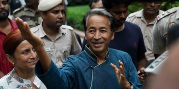 ‘দেশত বৃহৎ পৰিৱৰ্তনৰ প্ৰয়োজন’, স্বাধীনতা দিৱসৰ পূৰ্বে ‘শান্তিপূৰ্ণ বিপ্লৱ’ৰ আহ্বান সোণম ৱাংচুকৰ