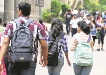১০ বছৰত দুগুণ হ’ল খালী পদ, পুনৰ ফাদিল হ’ল বছৰি ২ কোটি চাকৰিৰ জুমলা; আধা কৰ্মচাৰীয়ে ঠিকাভিত্তিক