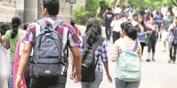 ১০ বছৰত দুগুণ হ’ল খালী পদ, পুনৰ ফাদিল হ’ল বছৰি ২ কোটি চাকৰিৰ জুমলা; আধা কৰ্মচাৰীয়ে ঠিকাভিত্তিক