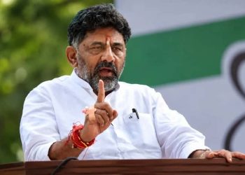 “সূৰ্য, বতাহ বা পানীৰ কোনো ধৰ্ম নাই”- বন্দে মাতৰম বিতৰ্কৰ মাজতে কৰ্ণাটকৰ উপ-মুখ্যমন্ত্ৰীৰ গুৰুত্বপূৰ্ণ ঘোষণা