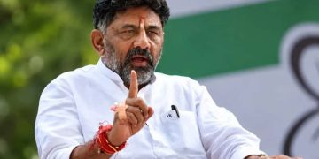 “সূৰ্য, বতাহ বা পানীৰ কোনো ধৰ্ম নাই”- বন্দে মাতৰম বিতৰ্কৰ মাজতে কৰ্ণাটকৰ উপ-মুখ্যমন্ত্ৰীৰ গুৰুত্বপূৰ্ণ ঘোষণা