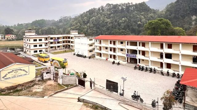 নেপালৰ বিধ্বংসী বানত কেনেকৈ এখন বিদ্যালয়ৰ অধ্যক্ষই ৰক্ষা কৰিলে ১৬৪৩ গৰাকী শিক্ষাৰ্থীৰ জীৱন?