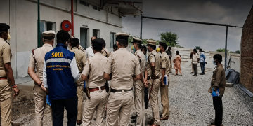 কৰ্ণাটকৰ ৰাসায়নিক কাৰখানাত বিষাক্ত গেছ নিৰ্গমণ: শ্বাসৰুদ্ধ হৈ ৩ শ্ৰমিকৰ কৰুণ মৃত্যু, বহু লোক চিকিৎসাধীন