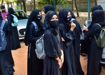 ‘ইছলামত হিজাব বাধ্যতামূলক নহয়’, মুছলমান শিক্ষাৰ্থীৰ আবেদন নাকচ কৰি আৰু কি ক’লে উচ্চ ন্যায়ালয়ে?