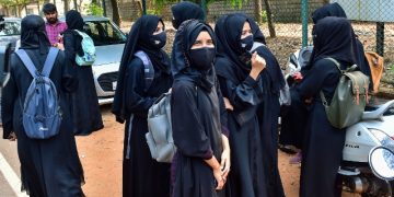 ‘ইছলামত হিজাব বাধ্যতামূলক নহয়’, মুছলমান শিক্ষাৰ্থীৰ আবেদন নাকচ কৰি আৰু কি ক’লে উচ্চ ন্যায়ালয়ে?