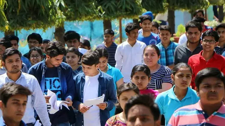 ৩ বছৰত দেশত বন্ধ হৈছে শ শ কাৰিকৰী শিক্ষা প্ৰতিষ্ঠান! আন্তঃগাঁথনিৰ অভাৱ, কেন্দ্ৰৰ তথ্যক লৈ উদ্বেগ