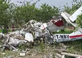 কানপুৰৰ গংগা বেৰেজৰ সমীপত হঠাতে ভাঙি পৰিল বিমান, ২ জনৰ মৃত্যু