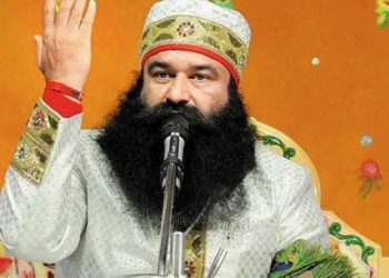পুনৰ ২১ দিনৰ পেৰ’লত মুক্ত ধৰ্ষণ-হত্যাৰ গোচৰত দোষী সাব্যস্ত গুৰমীত ৰাম ৰহিম সিং! ছবছৰত ১৭ বাৰ
