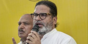 ৩০ বছৰৰ বিজেপিৰ দুৰ্গ ৩০ দিনত ধূলিসাৎ! প্ৰশান্ত কিশোৰৰ জয়ে লালু আৰু বিজেপিক দিলে কঠোৰ বাৰ্তা