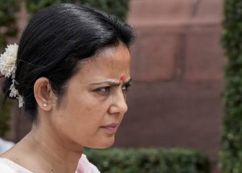 ‘স্বাধীনতা সংগ্ৰামীয়ে গুলী খাইছিল, আৰু সাংসদ হৈ কণীলৈ ভয়?’ উচ্চতম ন্যায়ালয়ত খাৰিজ মহুৱা মৈত্ৰৰ আবেদন